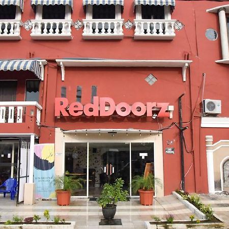 Reddoorz Near Pelabuhan Tanjung Perak 2 Surabaya Hotel Exterior foto