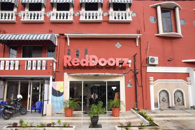 Reddoorz Near Pelabuhan Tanjung Perak 2 Surabaya Hotel Exterior foto